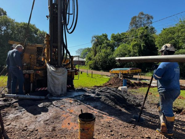 Novos poços artesianos reforçam abastecimento de água no Bairro Canabarro