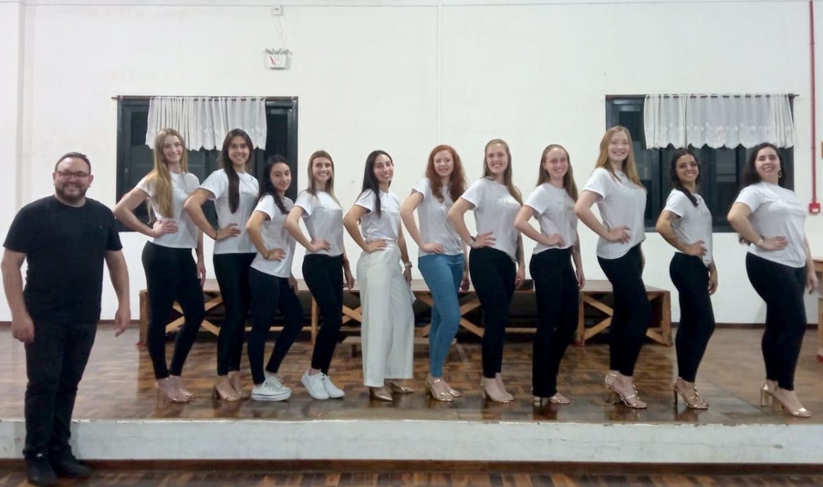 Candidatas têm participado de avaliações e encontros de preparação, especialmente para a passarela. Coreógrafo gaúcho Jossias Brauers tem auxiliado as meninas | Foto: divulgação