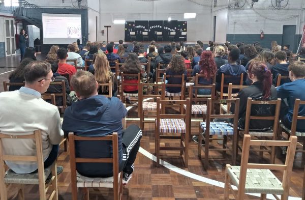 EMEF Leopoldo Klepker sedia segunda etapa da Semana da Escuta das Adolescências
