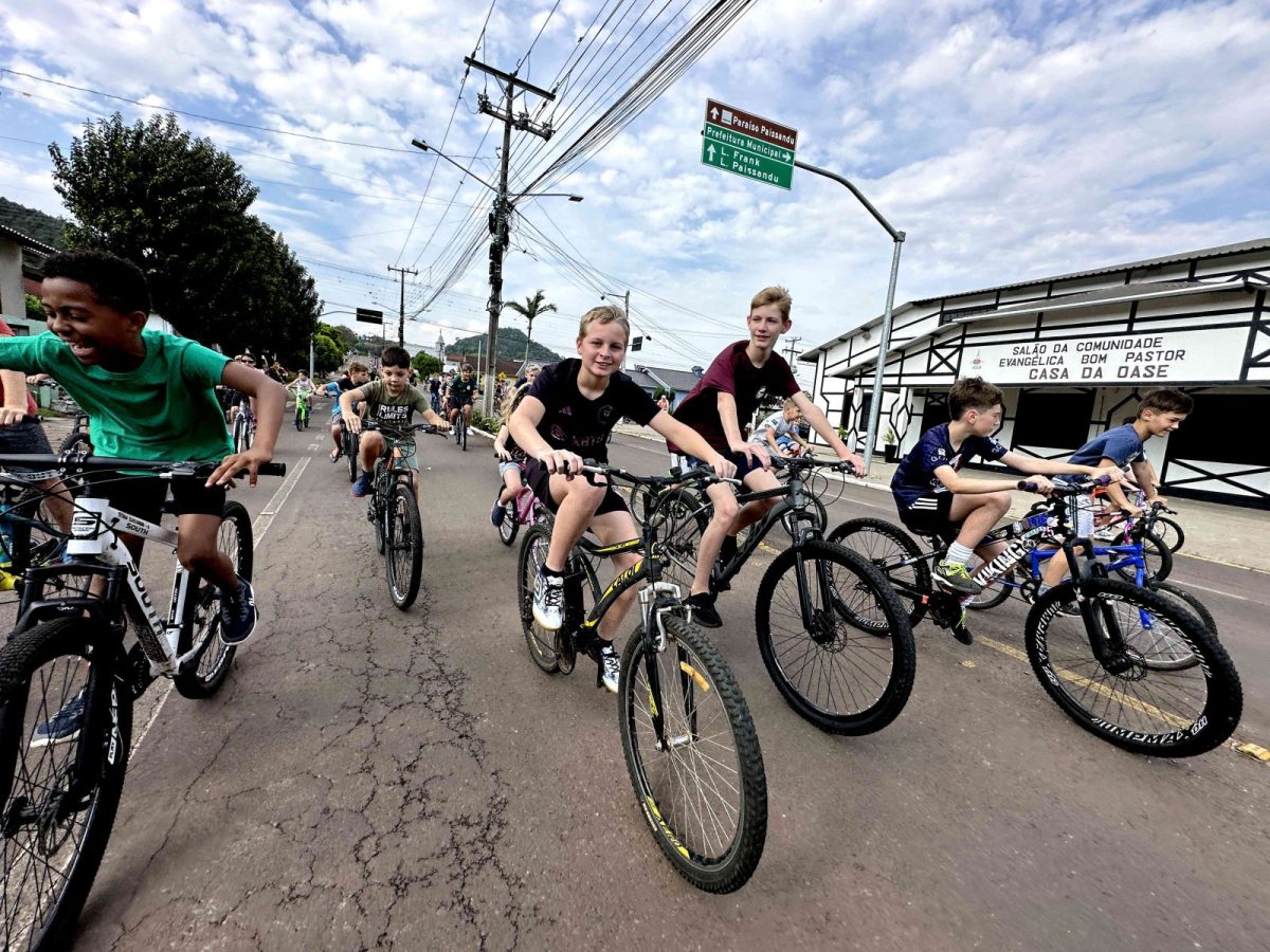 1º Passeio Ciclístico reúne centenas pelas ruas de Westfália