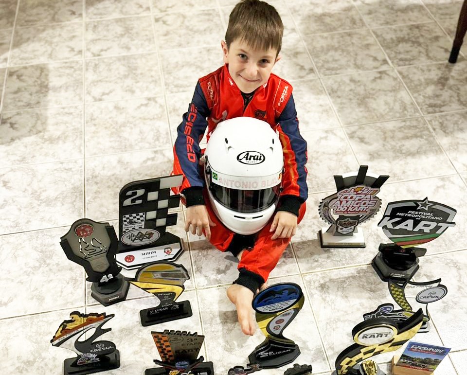 Antonio Daniel Blau já coleciona troféus e é um prodígio no esporte de velocidade | Fotos: divulgação
