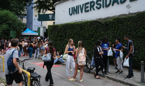 Candidatos do Enem fazem prova de matemática e ciências da natureza neste domingo