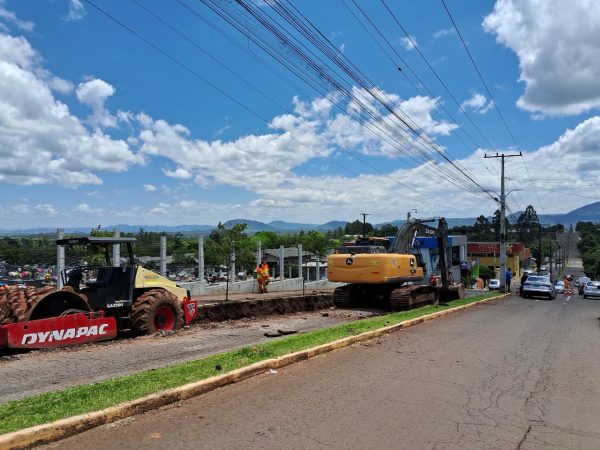 Prefeitura inicia recapeamento da Avenida 1 Leste