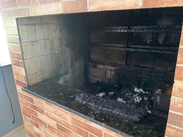 Churrasqueira causa incêndio em residência na RS-453