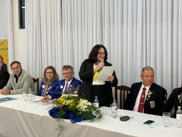 Governador do Distrito LD-2 do Lions visita Teutônia