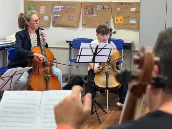 Mais de 200 instrumentistas participam de dia com aulas e ensaios