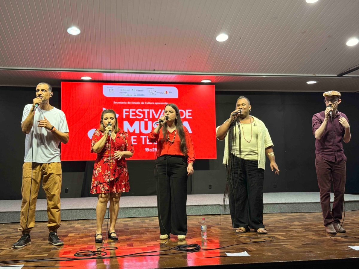 Grupo Vocal 5 encantou o público com repertório "acappella", no auditório do CT. Foto: Divulgação