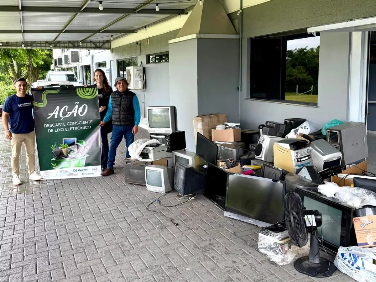 Televisores, aparelhos de DVD e computadores foram alguns dos itens entregues pela comunidade. Foto: CIC Teutônia/Divulgação