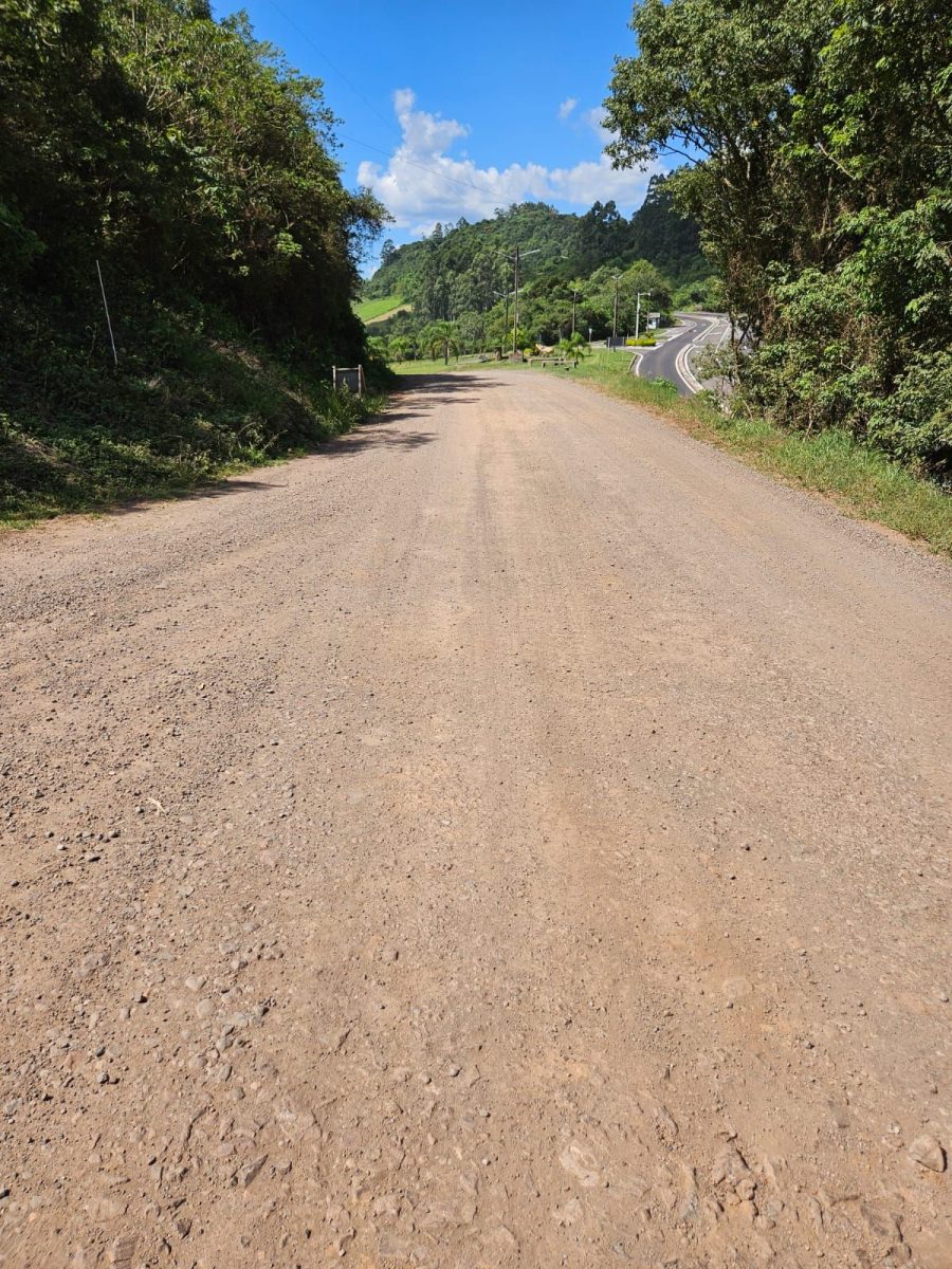 Westfália recebe emenda para concluir pavimentação na Linha Bismark