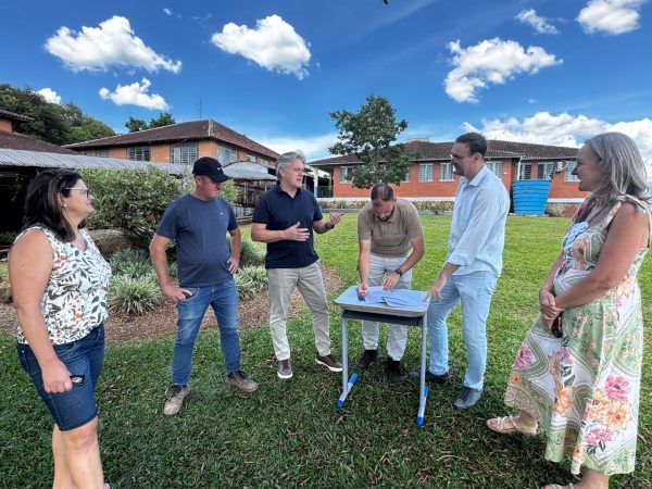 Teutônia assina contrato para ampliação da EMEF Professor Alfredo Schneider