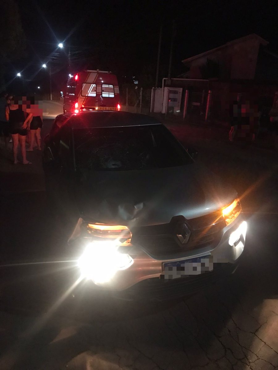 Atropelamento deixa duas pessoas feridas no Bairro Canabarro