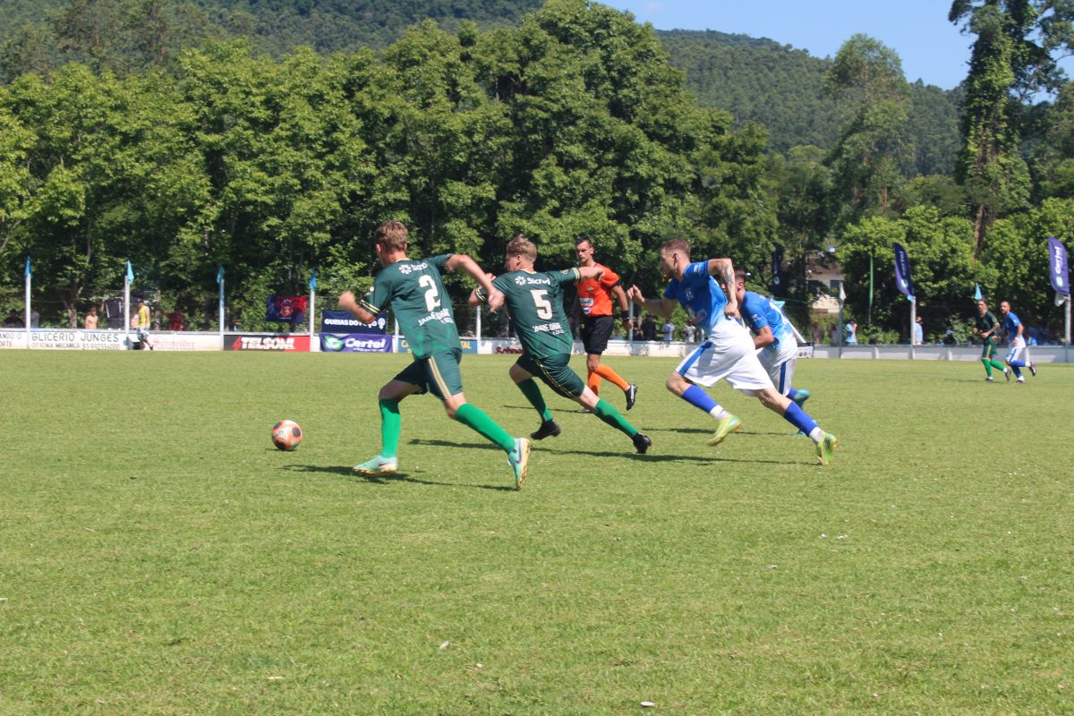 Confusão marca partida decisiva dos Aspirantes