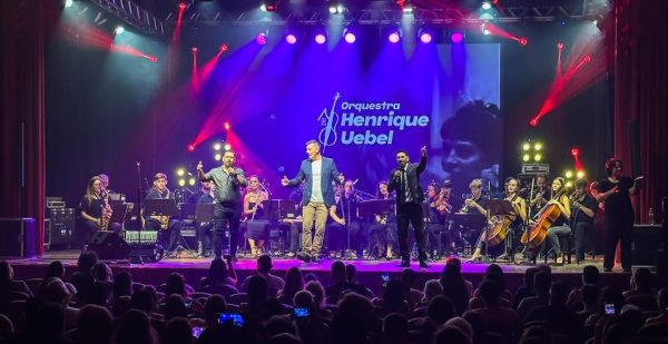 Orquestra Henrique Uebel se apresenta nesta terça-feira