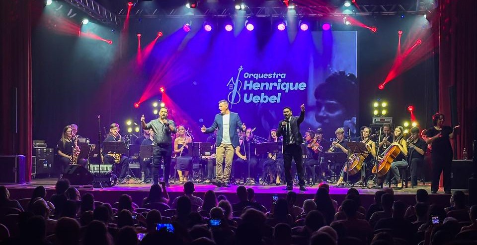 Orquestra Henrique Uebel tem tradição de contar com cantores convidados em seus concertos | Foto: divulgação