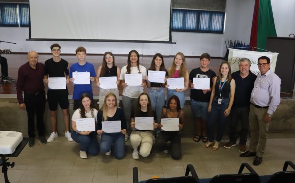 Curso de Fotografia para Redes Sociais promove formatura de 11 jovens