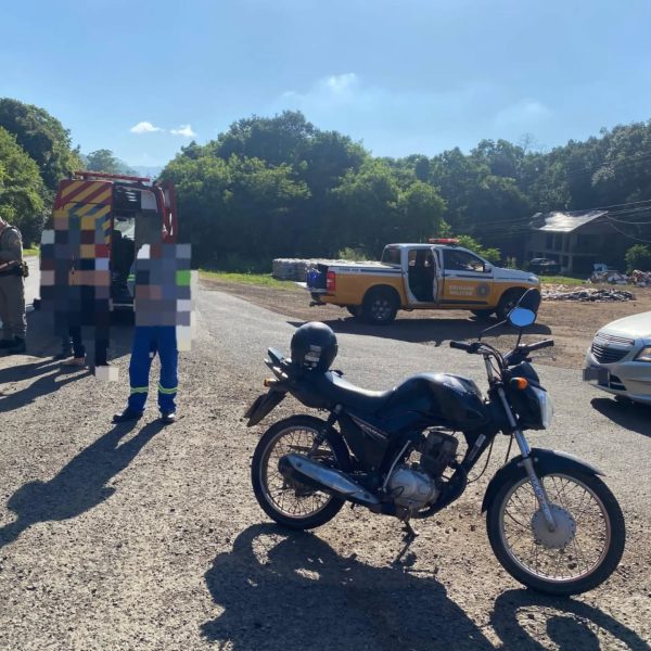 Colisão entre moto e carreta deixa motociclista ferido na RSC-453