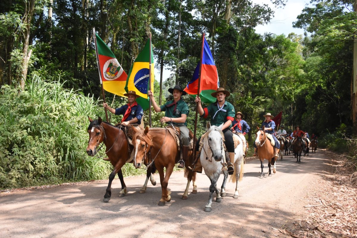 Cavalgada de Poço das Antas destaca preservação da tradição gaúcha