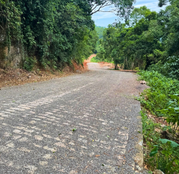 Prefeitura conclui calçamento em Tripoli Carmo