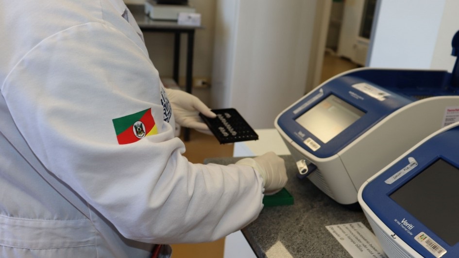 Trabalho permite identificação de coincidências entre vestígios biológicos em locais de crime e pessoas já condenadas | Foto: Sofia Villela/Ascom IGP/divulgação