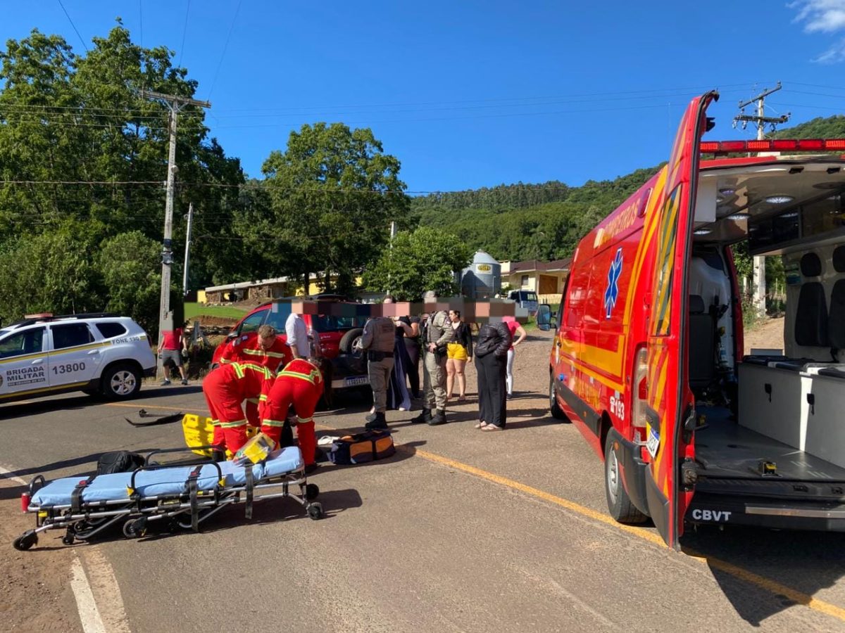 Colisão entre carro e motocicleta deixa um ferido no interior de Teutônia