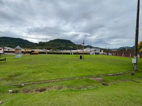 Imigrante anuncia implantação de labirinto temático