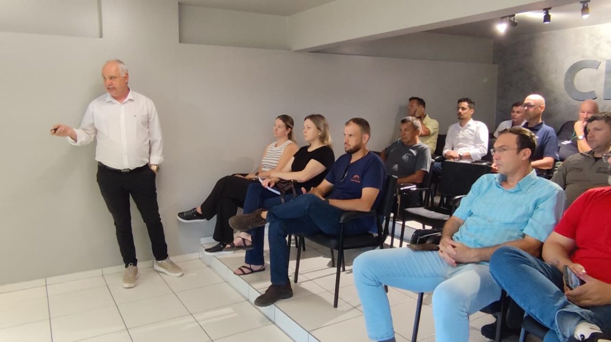 Engenheiro Rui Pires fez a explanação na manhã desta quinta-feira, 15. Foto: Marcel Lovato