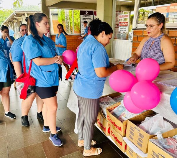 Siticalte distribui mais de mil kits de material escolar a associados
