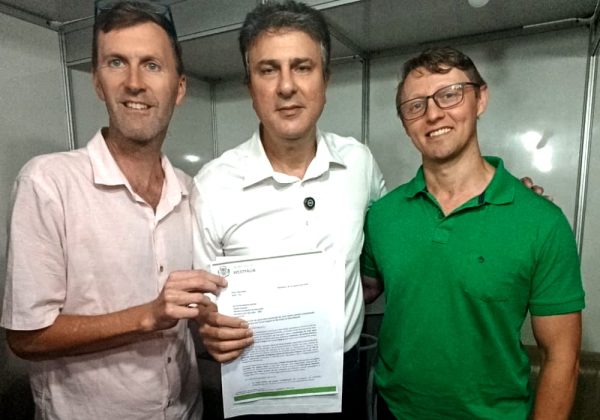 Comitiva de Westfália apresenta demanda por nova escola ao MEC