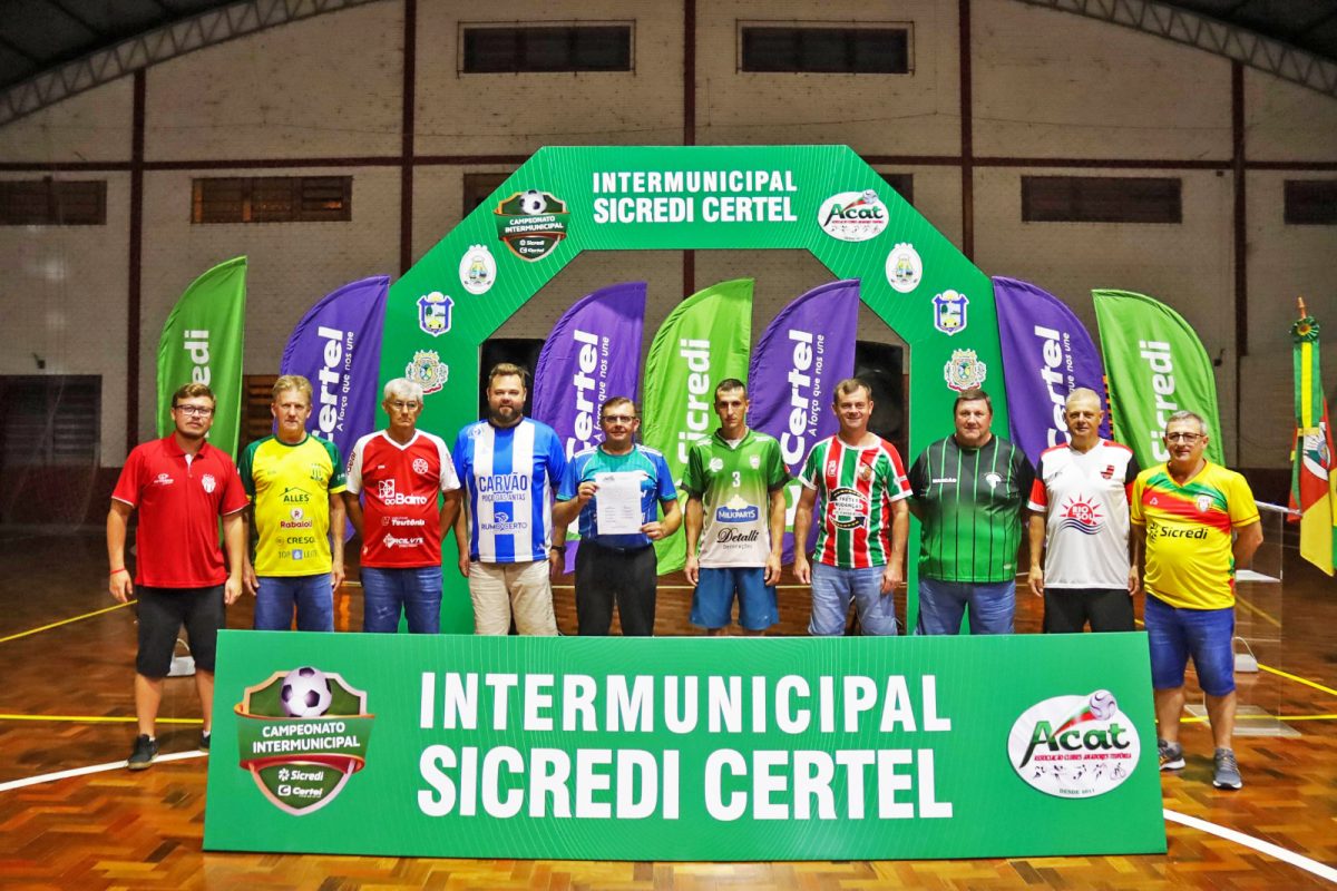 Representantes das equipes apresentaram os uniformes de cada agremiação durante o lançamento da competição, que ocorreu no dia 12 (Foto: Tainá Danzer/Divulgação)