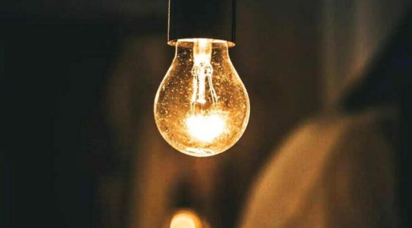 Conta de luz seguirá com bandeira amarela em setembro