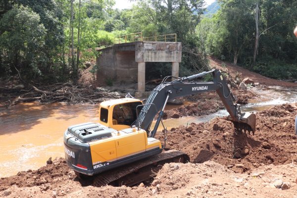 Iniciam as obras de reconstrução da Ponte do Cafundó