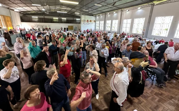 Baile da Melhor Idade terá transporte gratuito para idosos de Westfália