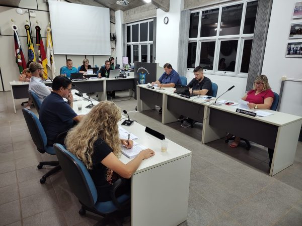 Câmara aprova aumento salarial para Executivo e Legislativo