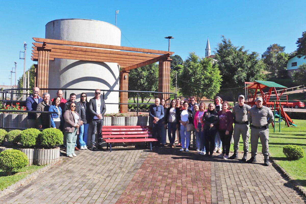 Solenidade contou com a participação de autoridades locais e regionais, além de representantes das forças de segurança. Foto: Assessoria de Imprensa da Prefeitura de Poço das Antas/Divulgação 