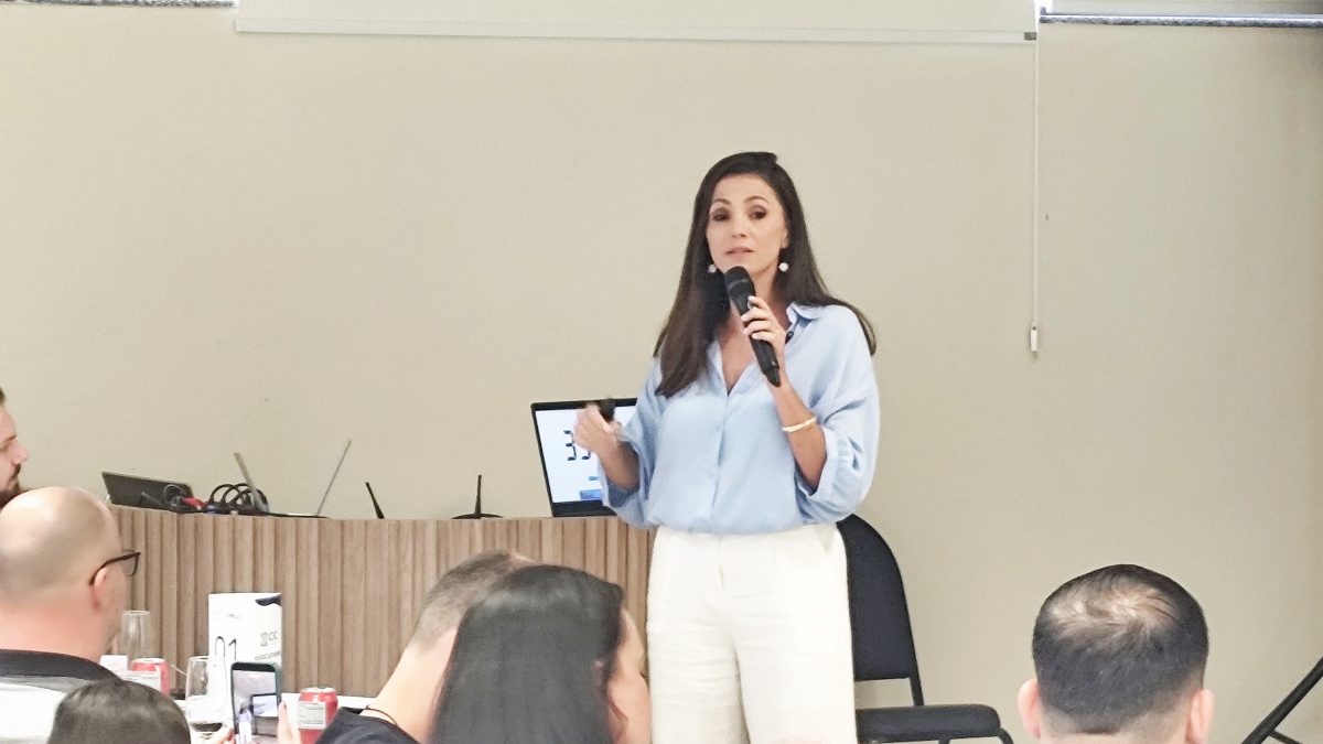 Danielle reforçou a importância do líder atuar como
um “termômetro emocional” de sua equipe. Foto: Marcel Lovato