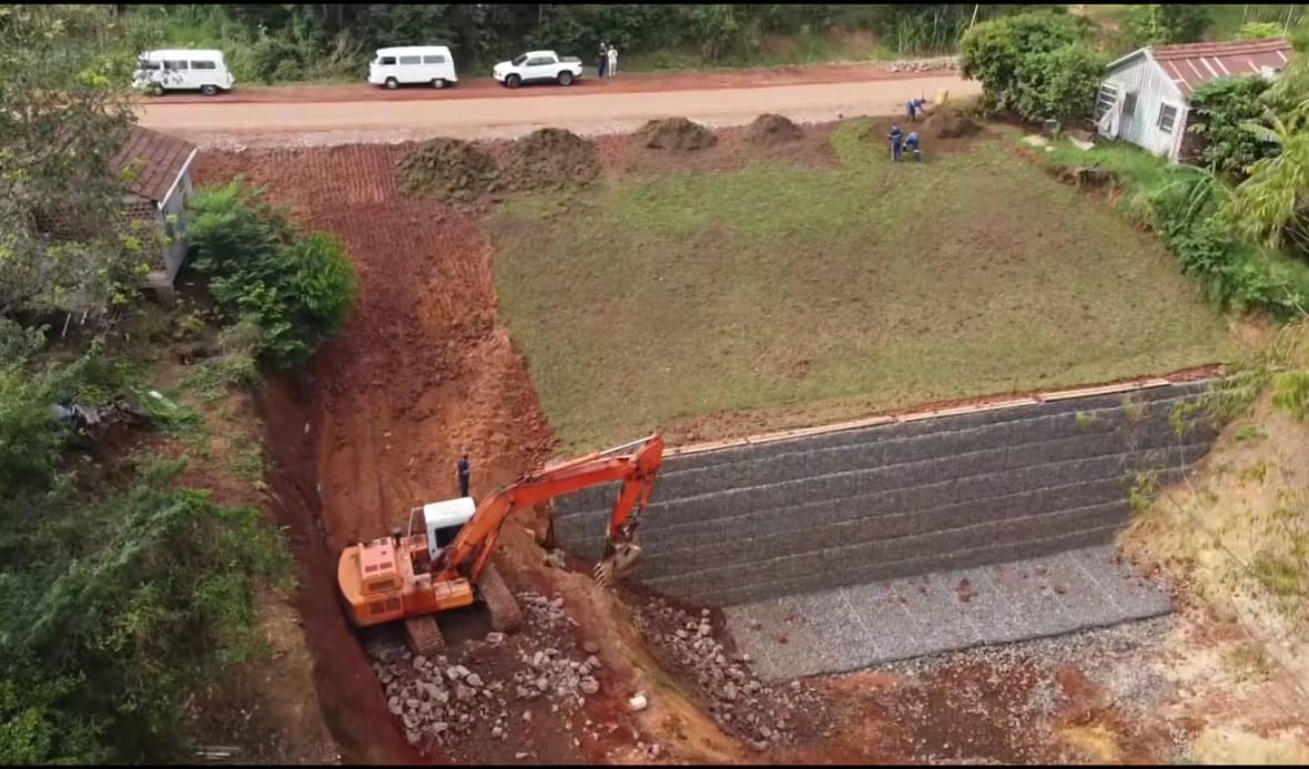 Construção do Muro de Gabião na Linha Ribeiro chega à reta final