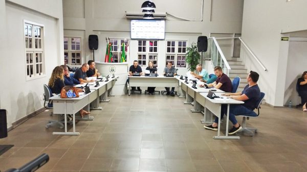 Vereadores aprovam cessão de caminhão à Cooperagri