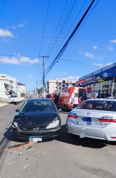 Mulher fica ferida após colisão na Avenida 1 Leste