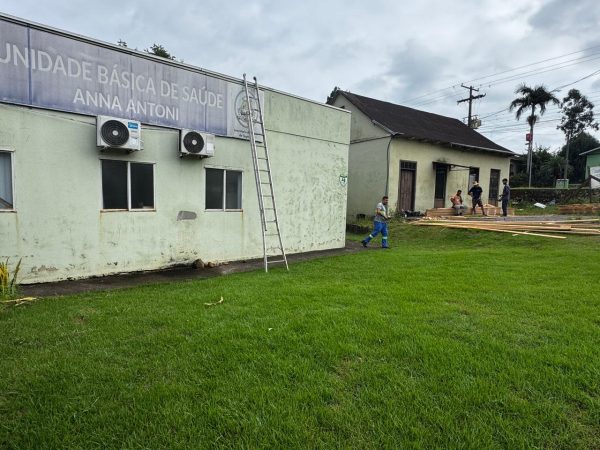 Postos de saúde recebem reforma nos telhados e pintura