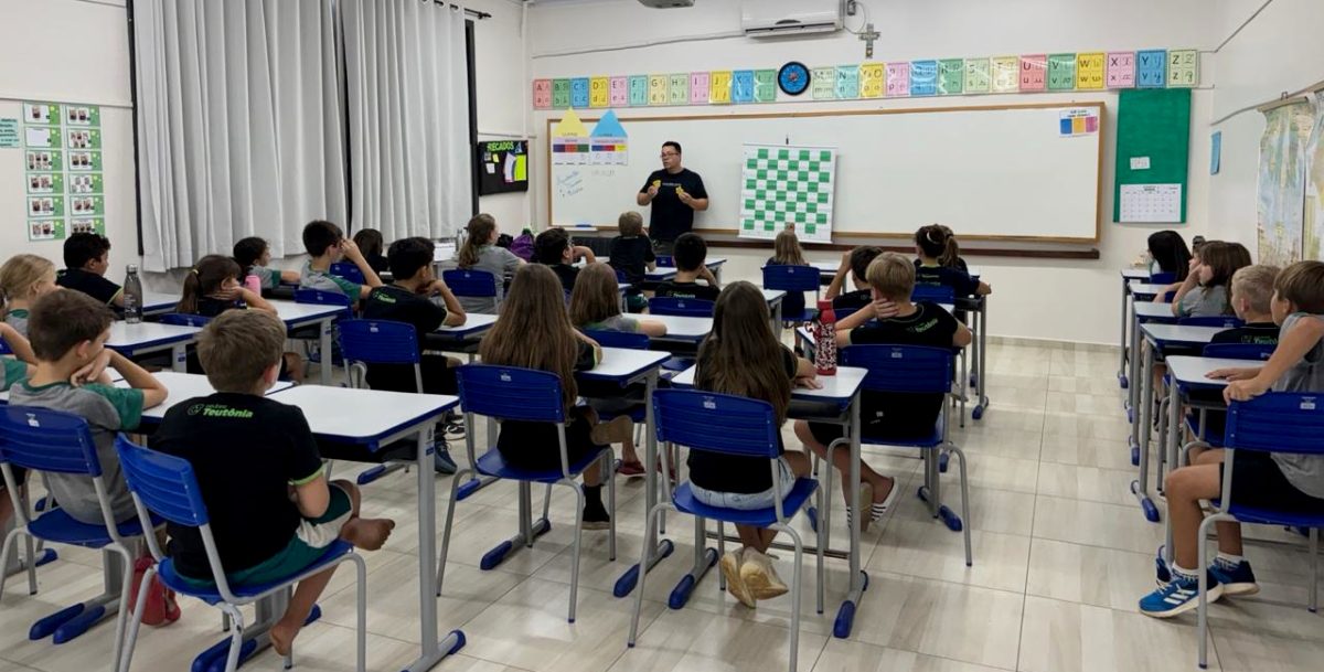 Colégio Teutônia amplia atividades extraclasse com aulas de xadrez