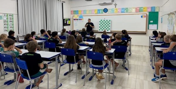 Colégio Teutônia amplia atividades extraclasse com aulas de xadrez