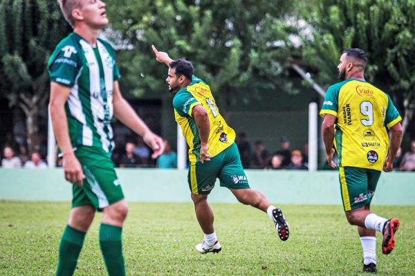 Intermunicipal terá três jogos neste domingo