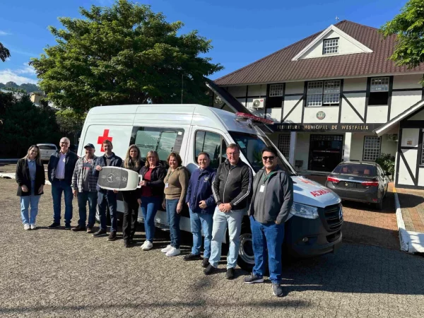 Westfália entrega nova ambulância com investimento de R$ 366,9 mil