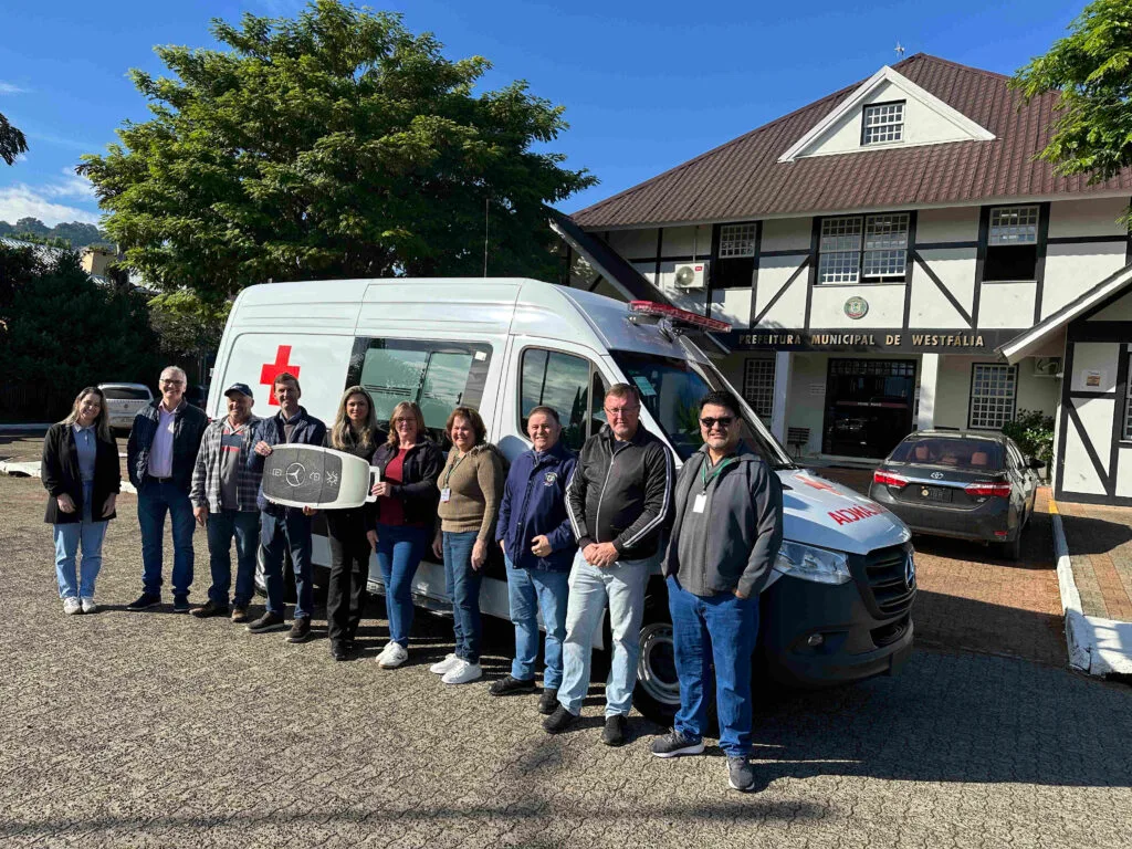 Westfália entrega nova ambulância com investimento de R$ 366,9 mil