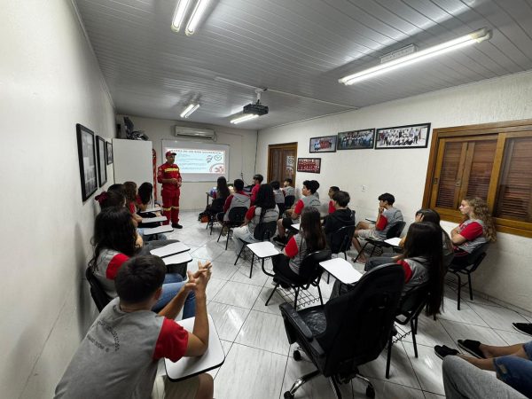 Projeto capacita alunos da rede municipal em primeiros socorros