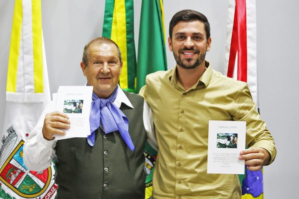 Tradicionalista lança livro que conta a história da composição de Teixeirinha