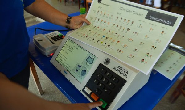 Prazo para tirar ou regularizar título de eleitor termina nesta quarta-feira