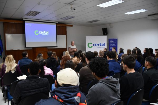 Open Coop reúne jovens da Certel em capacitação sobre cooperativismo e inovação