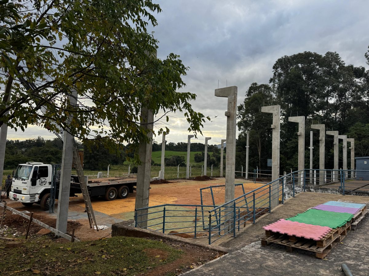 Teutônia inicia cobertura da quadra da EMEF Bento Gonçalves