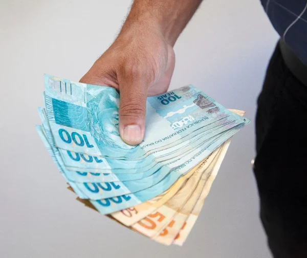 Governo encaminha projeto de reajuste de 5,35% do piso regional